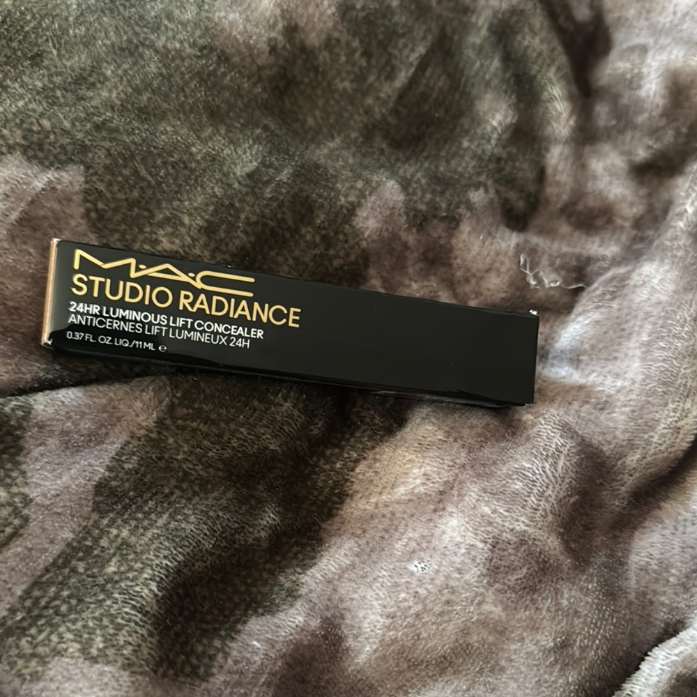 MAC Studio Radiance Concealer